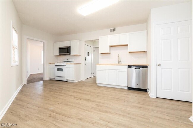 Photo - 3905 Woodbine Ave Unit Up