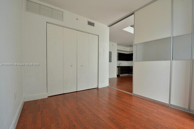 Photo - 90 SW 3rd St Unidad TH307