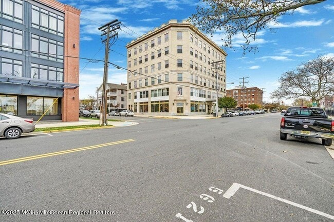 Building Photo - 501 Grand Ave Unit 6D