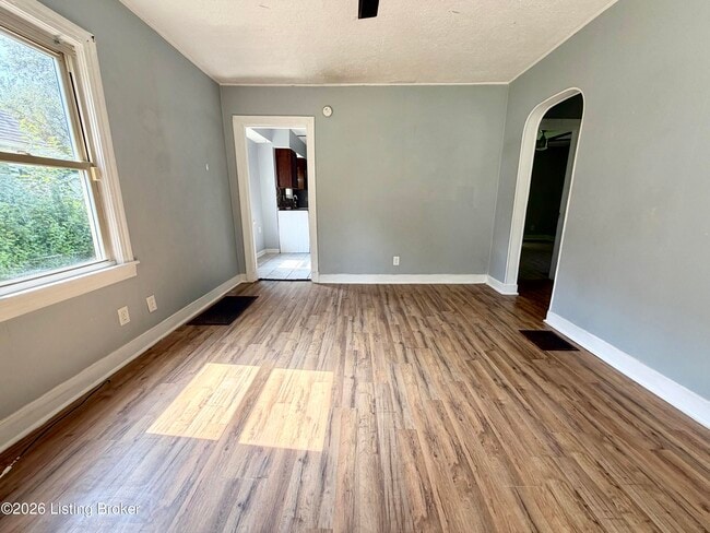 Photo - 2706 Wyandotte Ave
