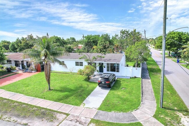 Photo - 1050 NE 156th St House