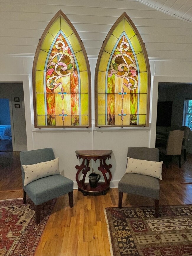 Photo - 566 Newberry St SW