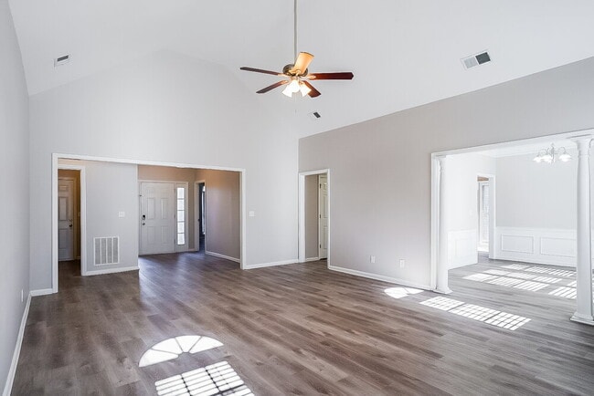 Photo - 5471 Saddle Creek