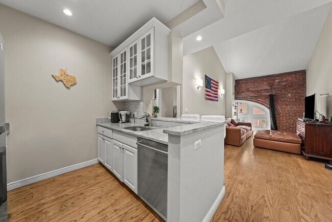 Photo - 106 13th St Unidad 212