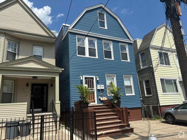 Building Photo - 304 Chapel Ave Rental