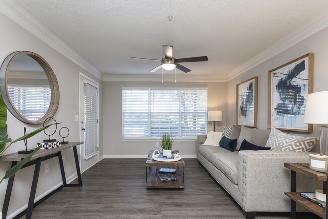 Crestmont at Thornblade Apartments
