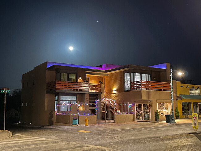 Night view of building - 1039 N Main St Unit Condo  B