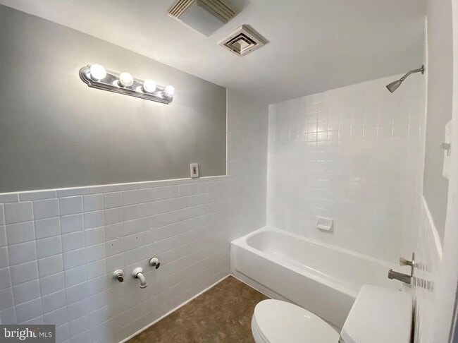 Photo - 713 Walnut St