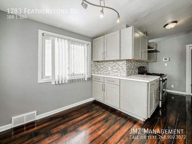 Photo - 1283 Featherstone Rd