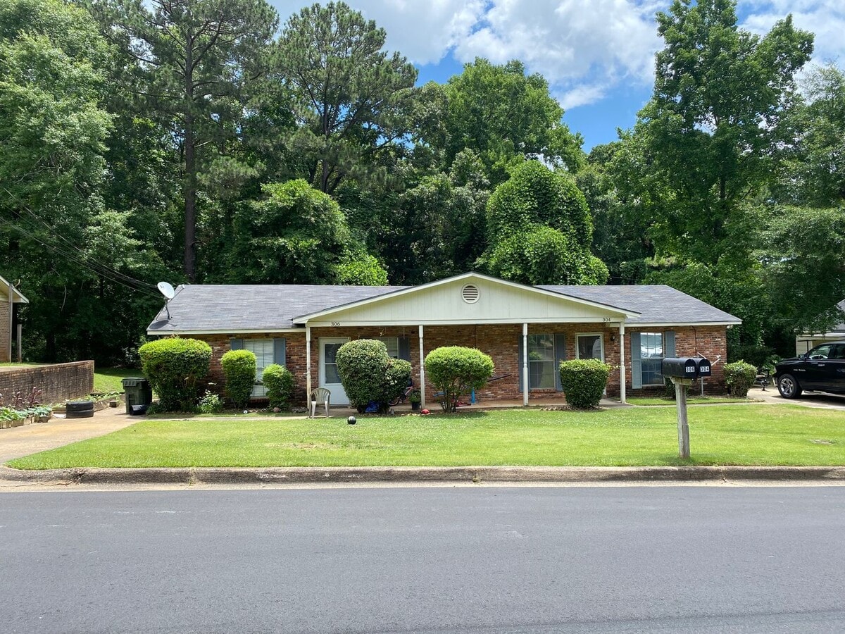 Photo - Duplex For Rent, Prime Location in Auburn!