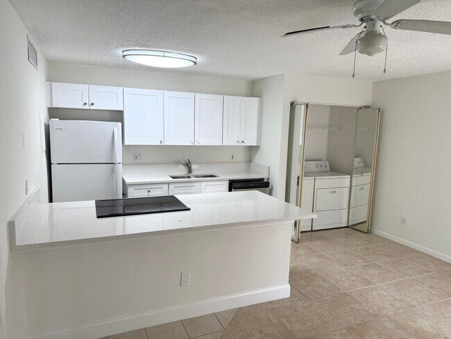 Photo - 629 Executive Center Dr Unidad J103