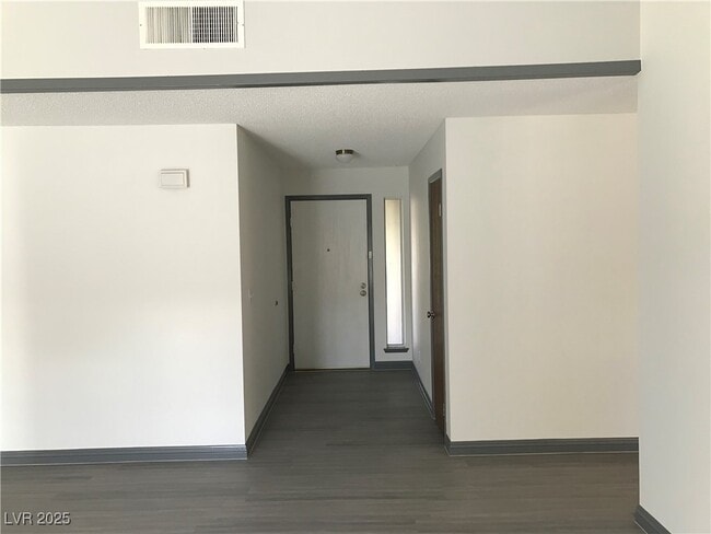 Building Photo - 6271 Cedarwood Ave