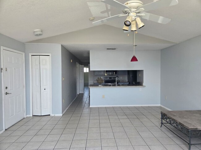 Photo - 2319 Prime Cir Unidad B