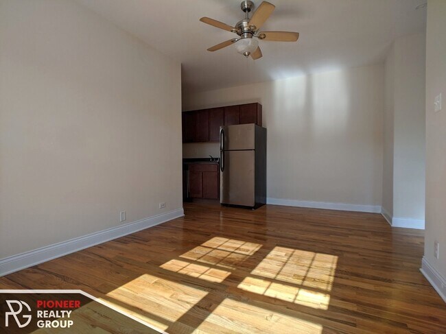 Photo - 949 W Cornelia Ave Unit 3A