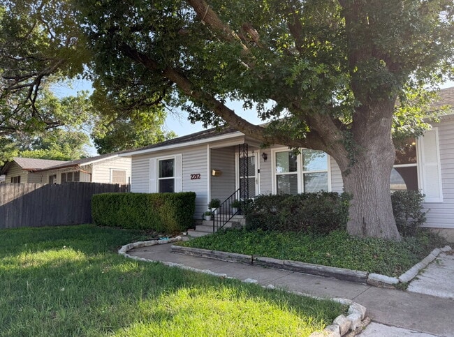 Photo - 2212 N 43rd St Apartamento