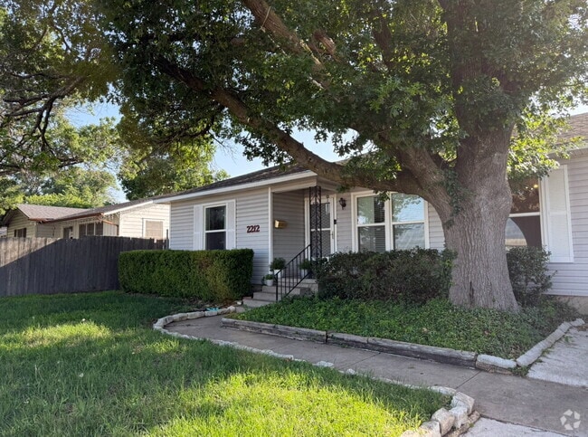 Building Photo - 2212 N 43rd St Rental