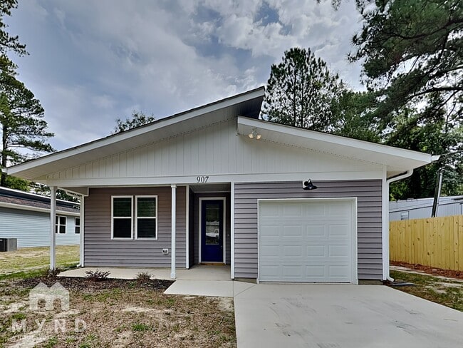 Building Photo - 907 East St