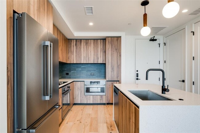 Photo - 84 East Ave Unit 3703