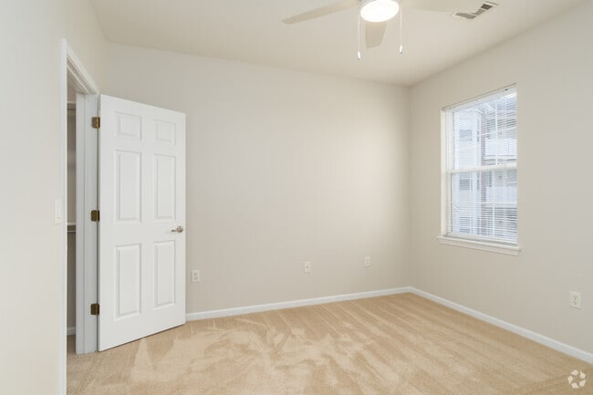 1BR, 1BA - 644SF - Bedroom