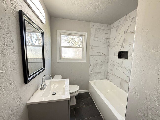 Photo - 532 Showalter Dr