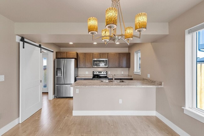 Building Photo - 3 Bed 2.5 Bath Townhome | Peaceful Locatio...