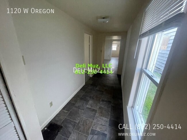 Photo - 1120 W Oregon-