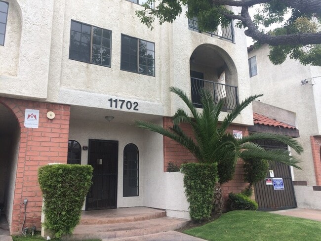 Photo - 11702 York Avenue