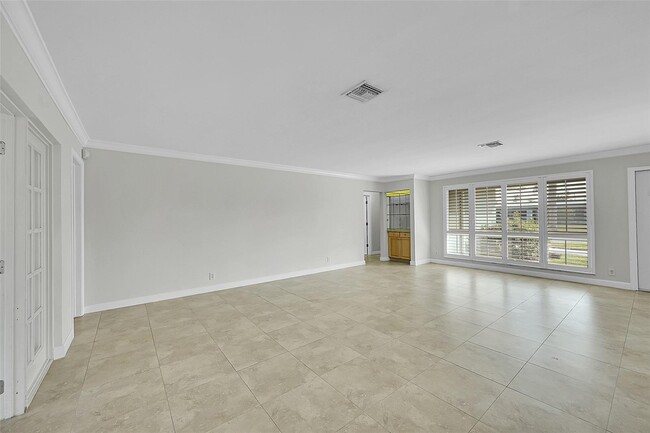 Photo - 211 SE 9th Ct