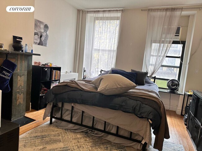 Photo - 517 E 81st St