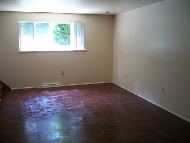 Photo - 524 Mercer Rd