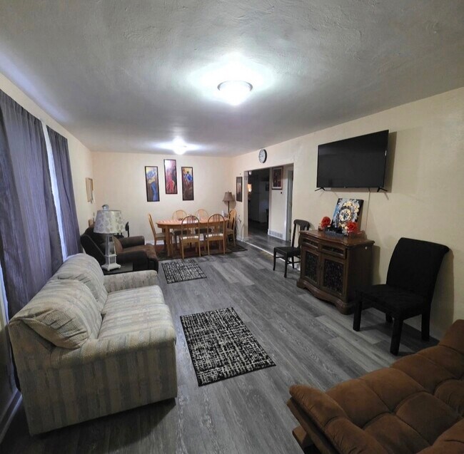 Photo - 457 Vineyard Ave