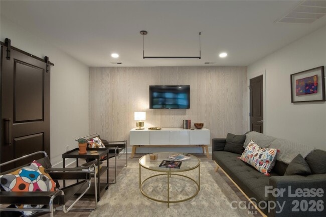 Photo - 3945 Rockfern Rd