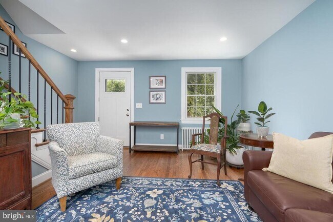 Photo - 1147 Colonial Ave