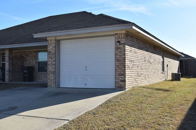 Photo - 3800 Pecos Dr Unit B