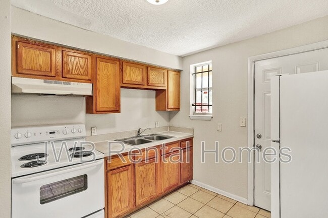 Photo - 1580 W 19th St Unit #2