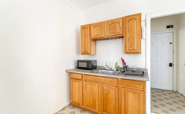 Building Photo - 20 Howell St Unit 2 Rental