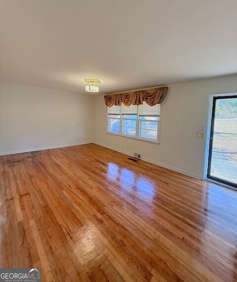 Photo - 100 W Greenwood Dr