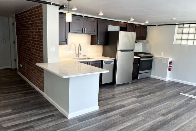 Photo - 45 E King St Apartments