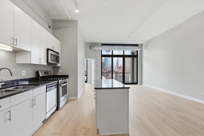 Photo - 740 W Fulton St Unit 905