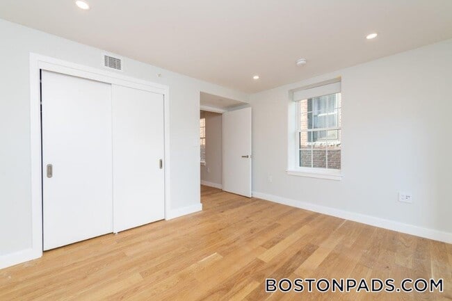 Photo - 22 Fleet St Unit 8