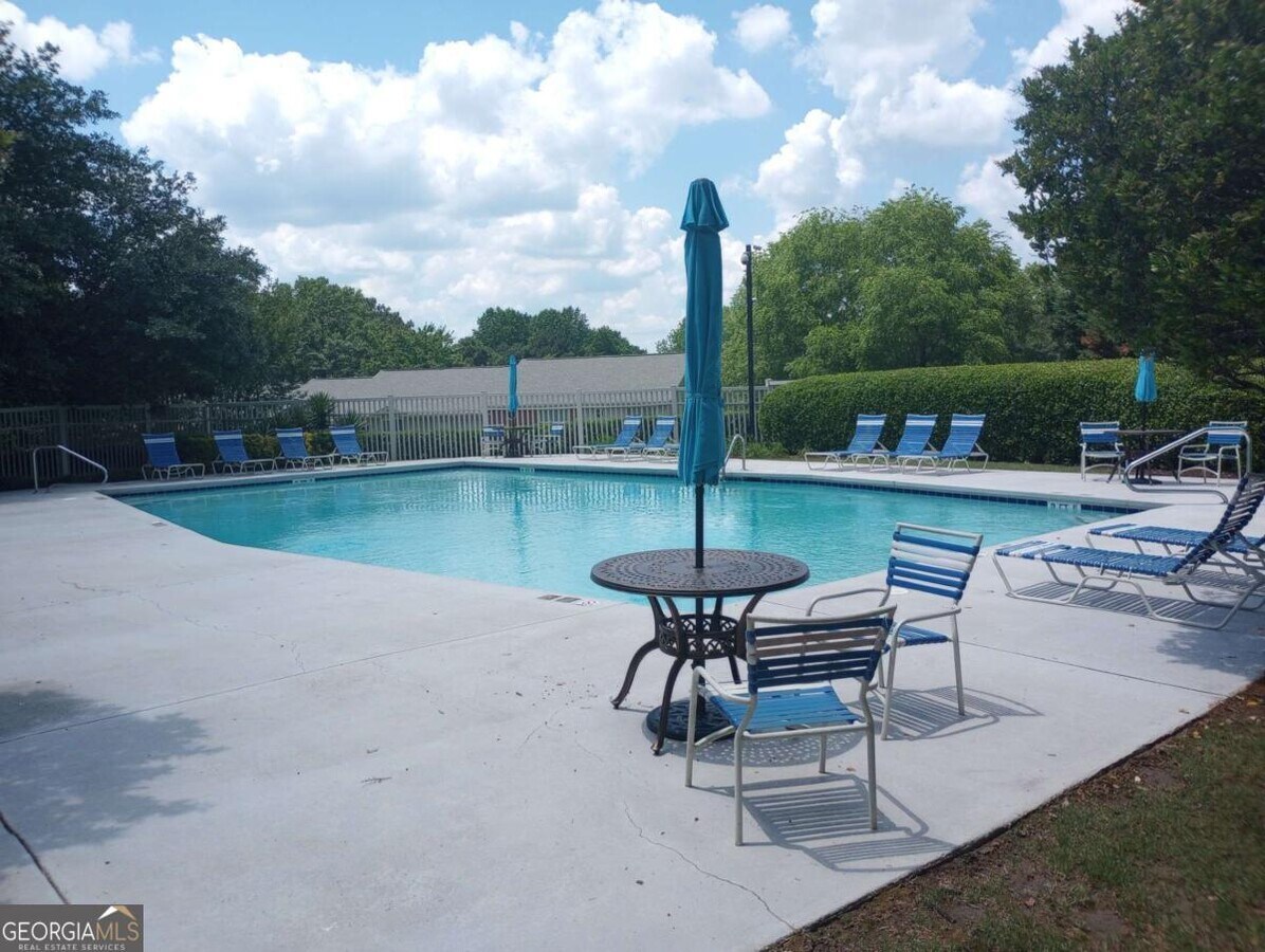 Photo - 402 Olde Mill Ln