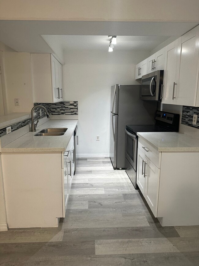 Building Photo - 15560 SW 104th Ter Unit 613