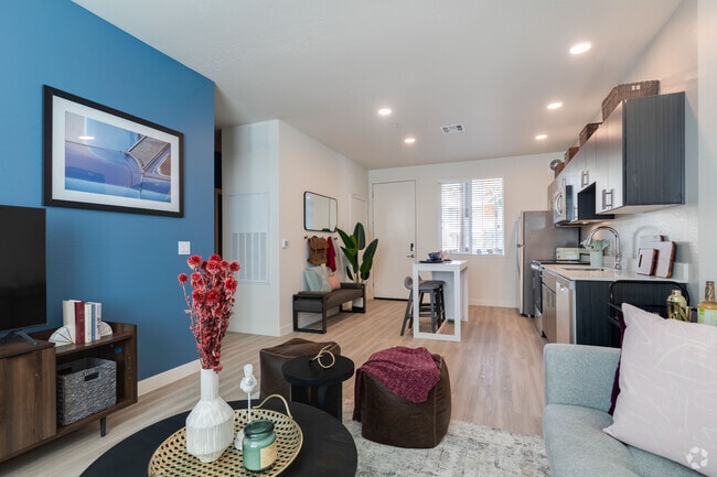 1BR, 1BA - 624SF