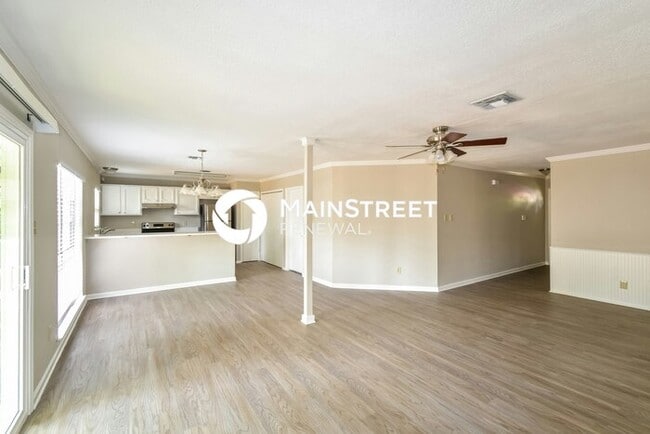 Photo - 3 Bedroom Pet-Friendly Home in San Antonio, TX with Main Street Renewal
