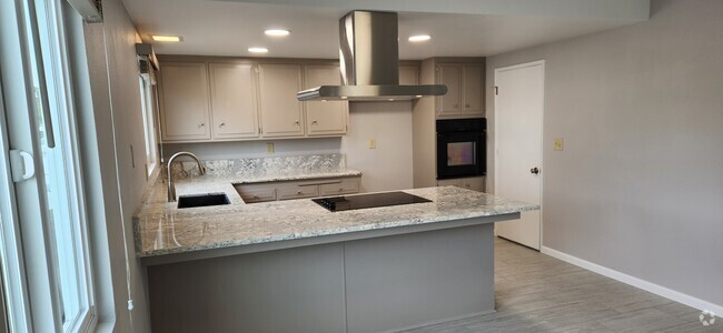 Building Photo - 1100 Opal St Unit A Rental