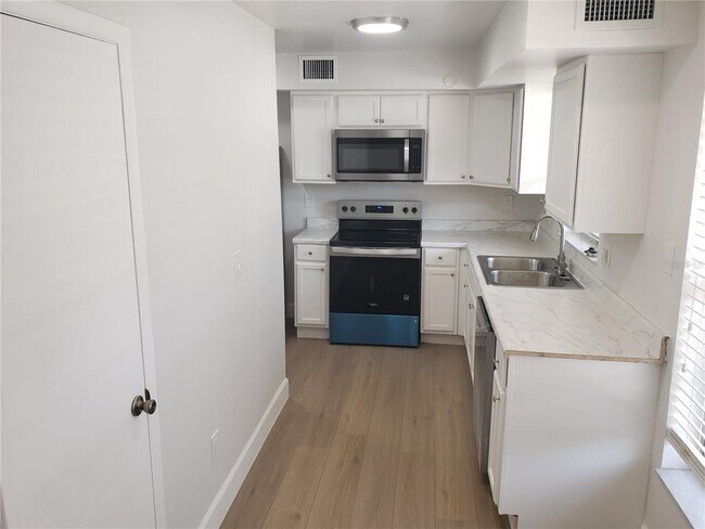 Photo - 14027 Village View Dr