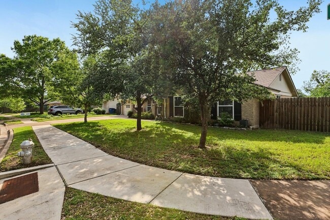 Photo - 5900 Gateshead Dr