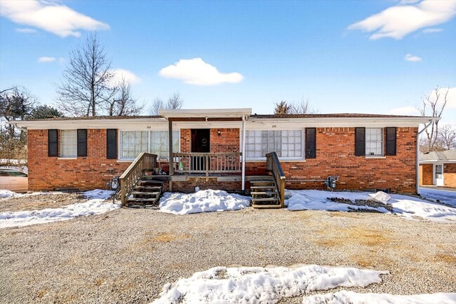 Building Photo - 775-777 N Smith Rd Unit 4