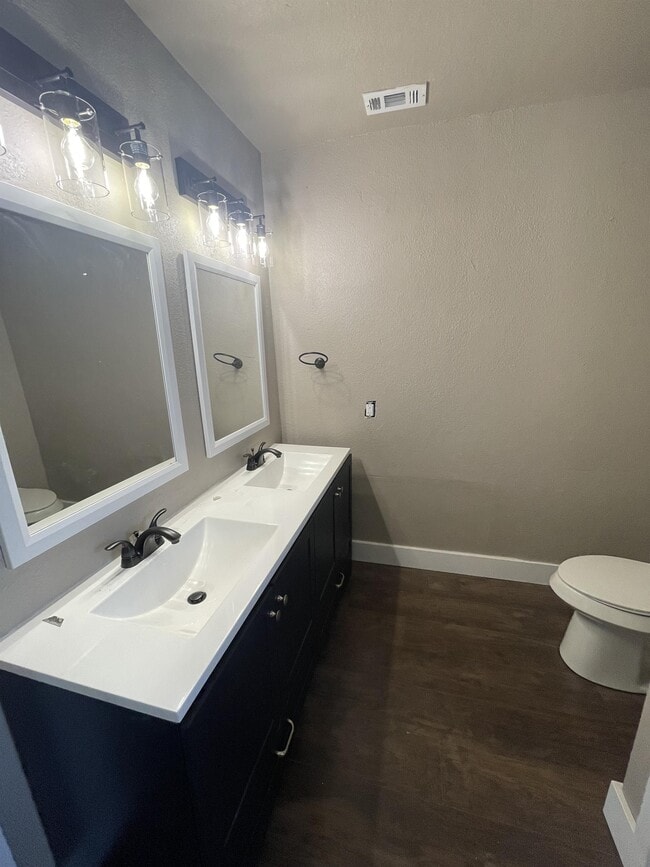 Photo - 203 W Purdom