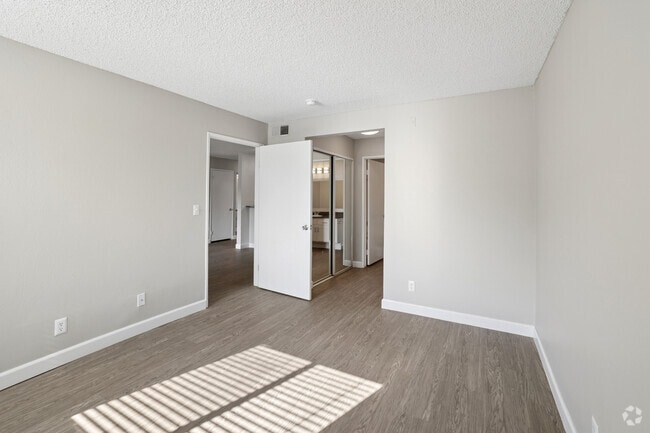 2BR, 2BA - 859SF - Second Bedroom